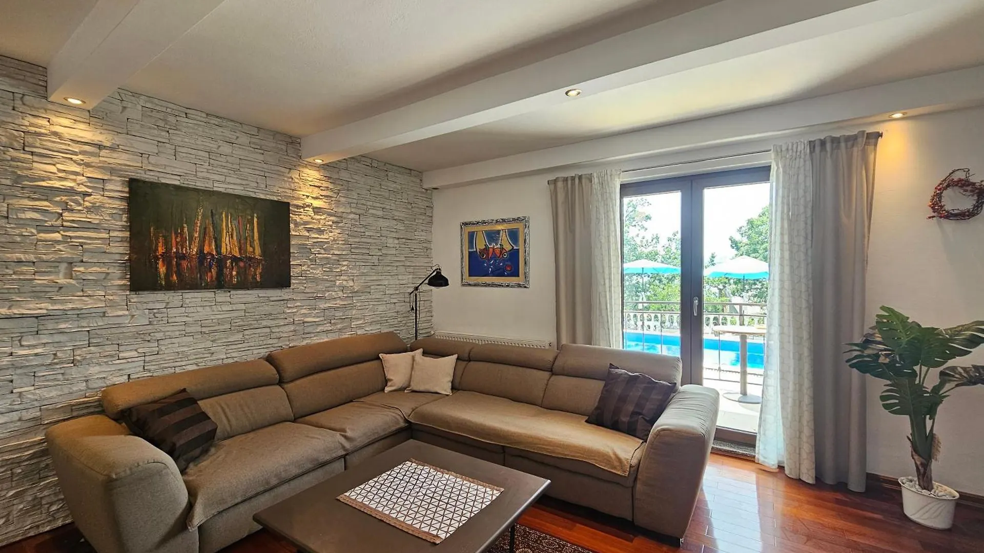 Apartments Villa Vera, 200 M From The Beach