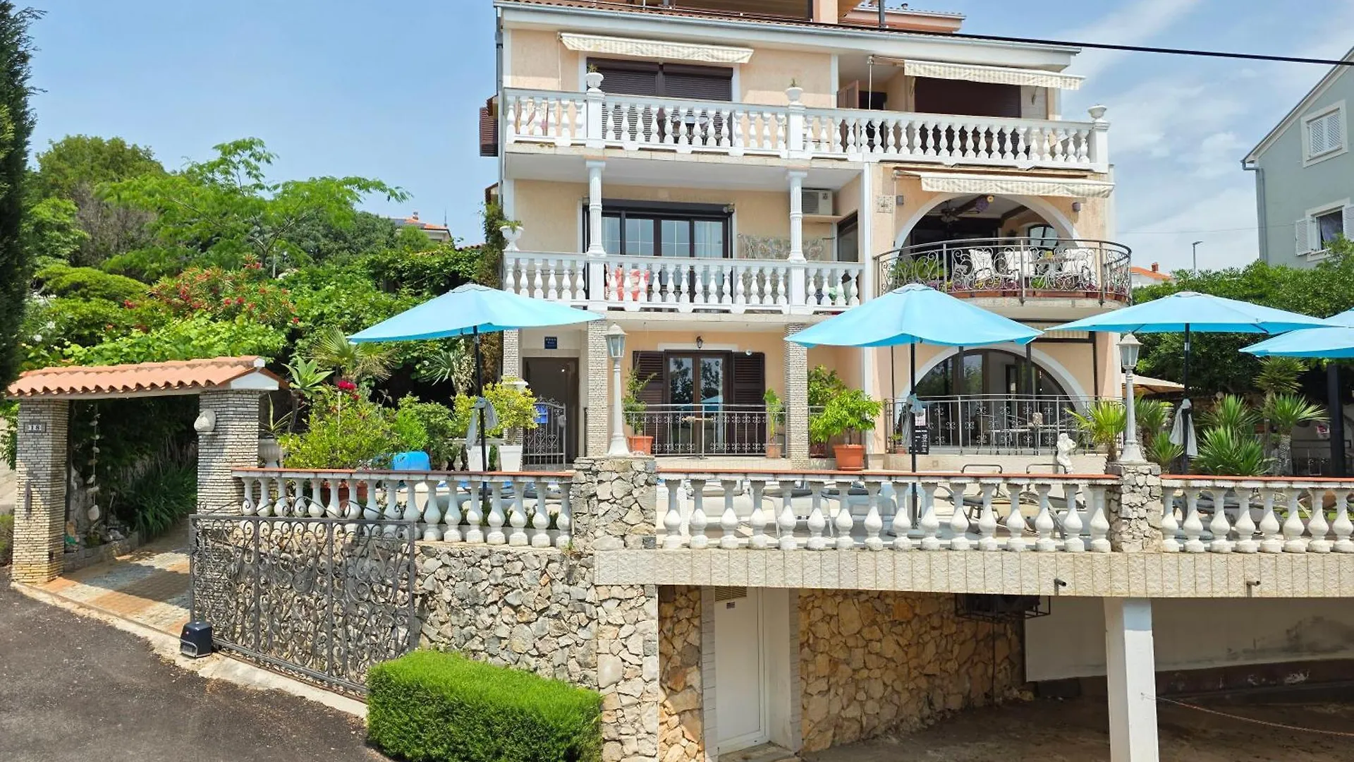 Apartments Villa Vera, 200 M From The Beach 0*, Novi Vinodolski