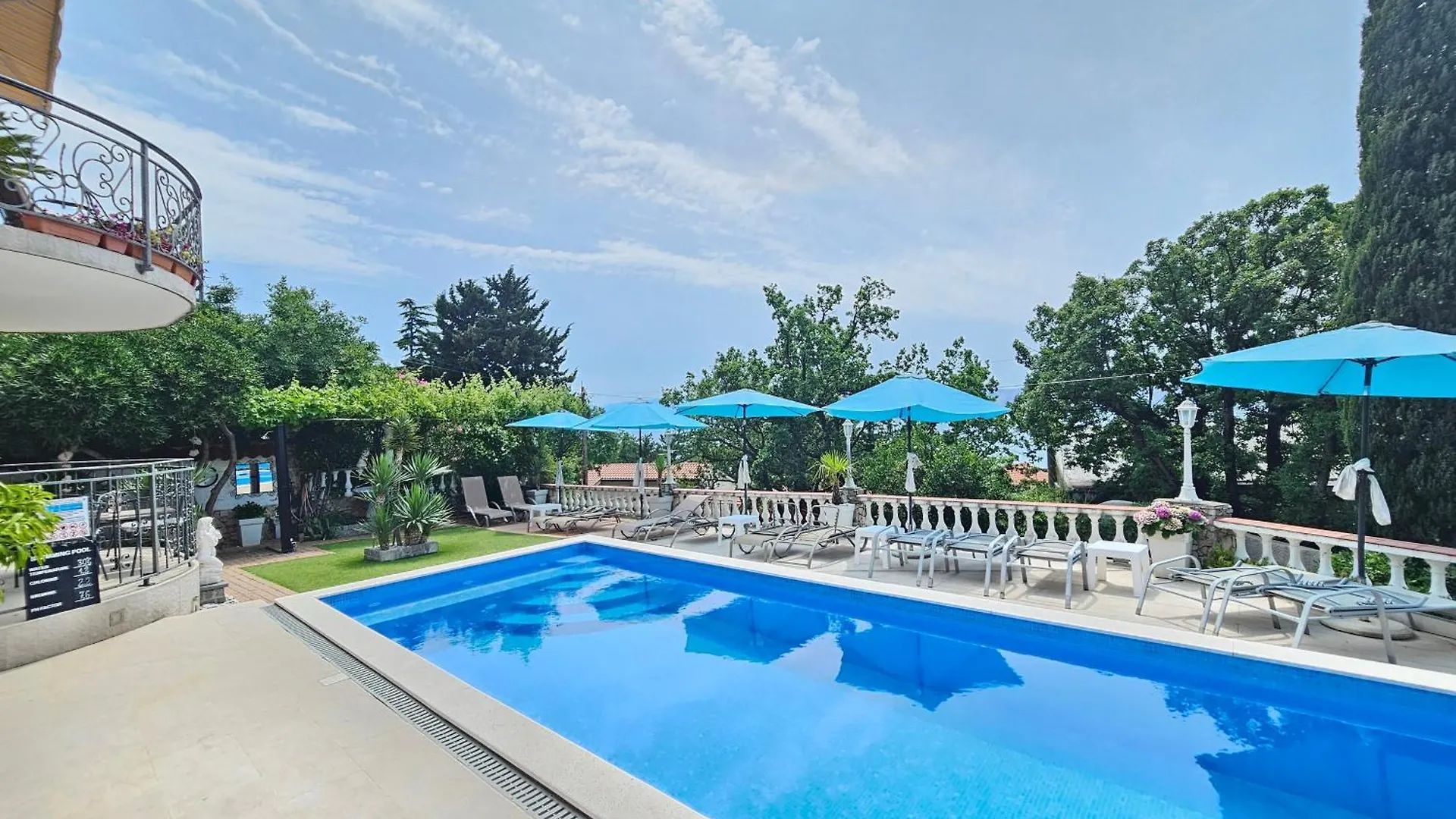 Apartments Villa Vera, 200 M From The Beach