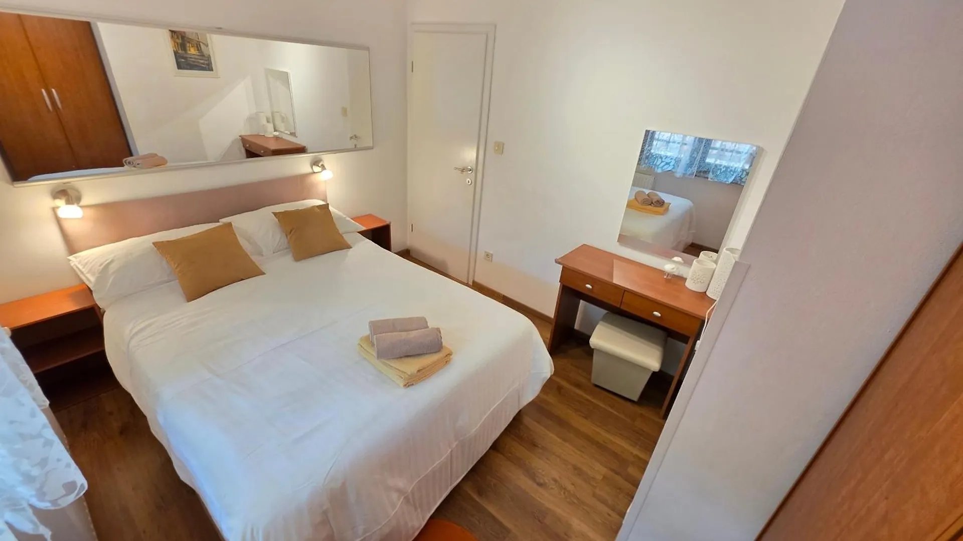 Apartments Villa Vera, 200 M From The Beach