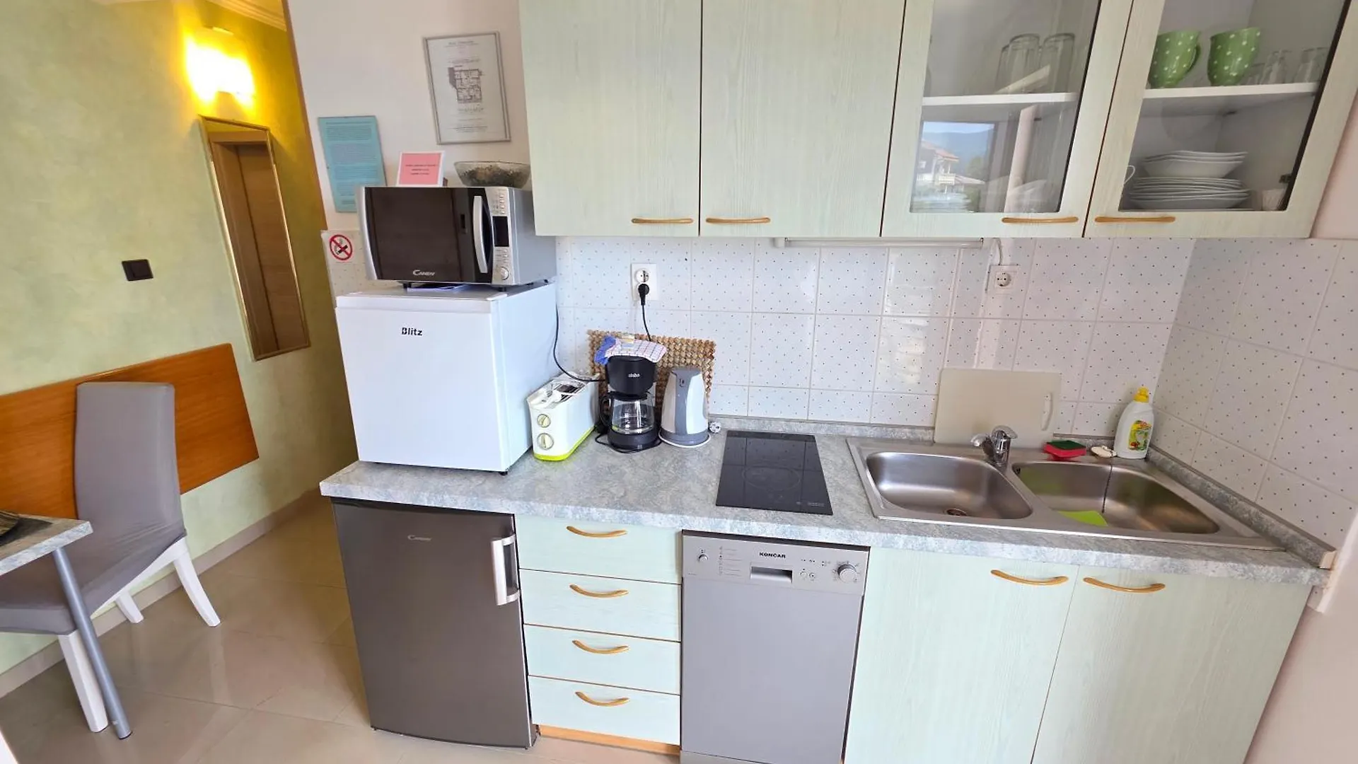 Apartments Villa Vera, 200 M From The Beach  Novi Vinodolski