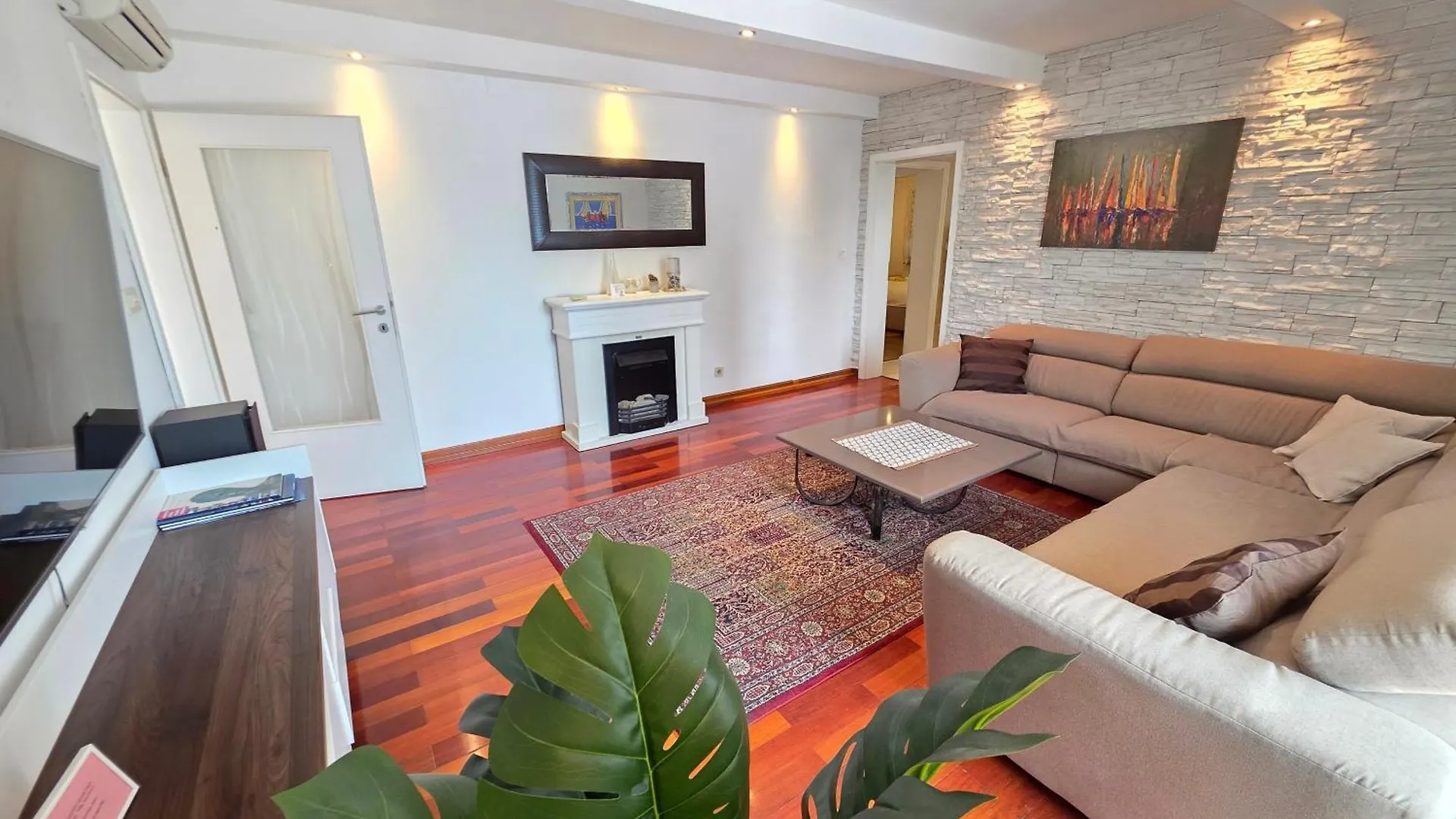 Apartments Villa Vera, 200 M From The Beach