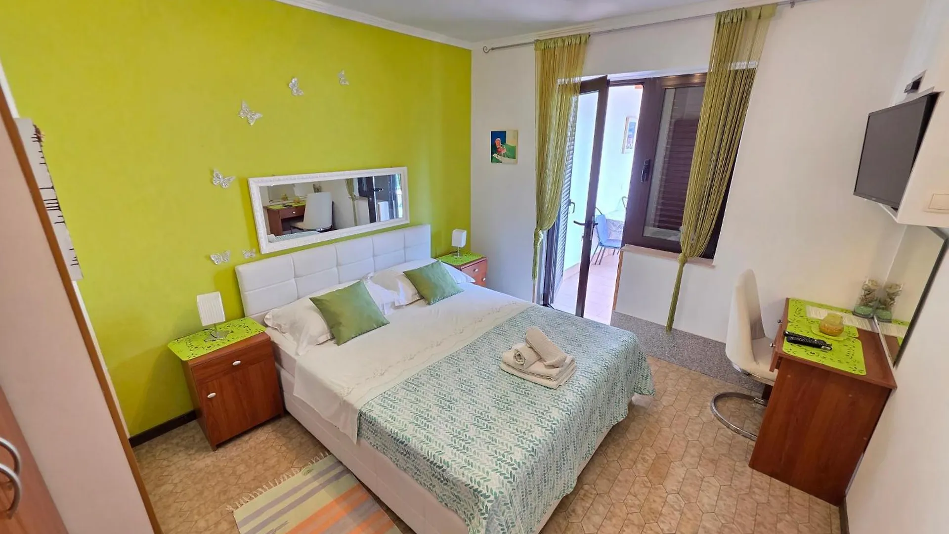 Apartments Villa Vera, 200 M From The Beach 0*, Novi Vinodolski