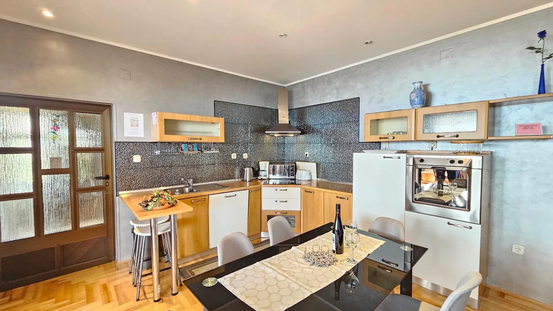 Apartments Villa Vera, 200 M From The Beach  Novi Vinodolski